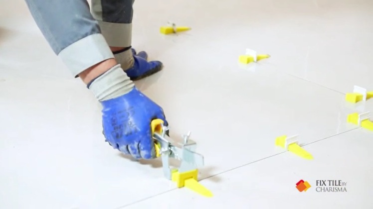 کلیپس و گوه همتراز کاشی چیست؟ | کاشی کاریزما