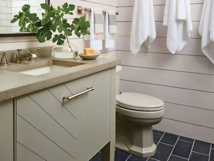 ۷ ترفند حرفهای برای نو نگه داشتن کاشی حمام | جلوگیری از کدر شدن و سیاه شدن کاشی